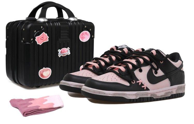 Кеды унисекс Nike Dunk Low OKHR XX Vibe GS розовые 37.5 EU, Розовый, Dunk Low OKHR XX Vibe GS
Кеды унисекс Nike Dunk Low OKHR XX Vibe GS розовые 37.5 EU, Розовый, Dunk Low OKHR XX Vibe GS