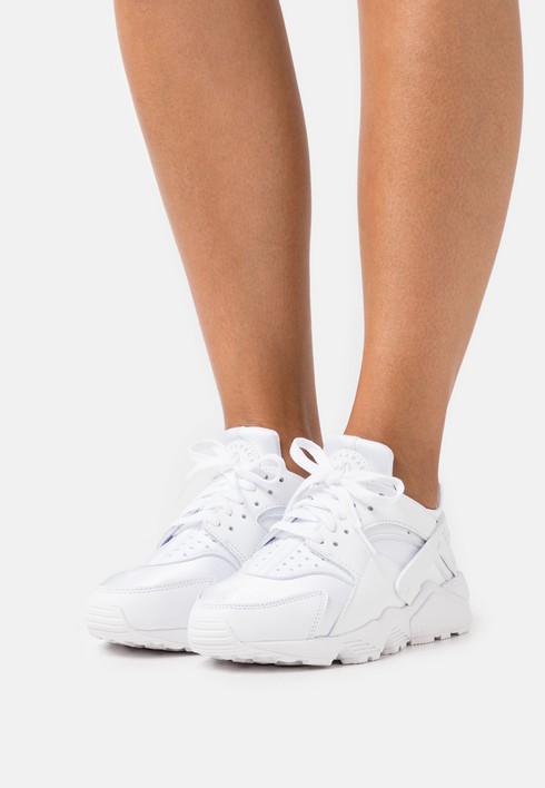 Кроссовки женские Nike Air Huarache белые 43 EU (доставка из-за рубежа), Белый, Air Huarache
Кроссовки женские Nike Air Huarache белые 43 EU (доставка из-за рубежа), Белый, Air Huarache