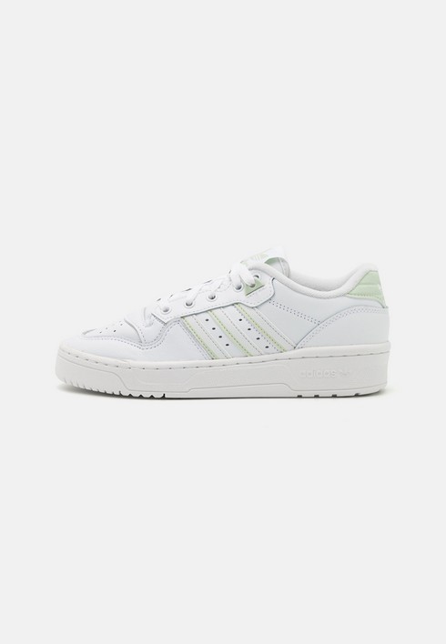 Кеды женские Adidas Originals Rivalry Low W белые 41 1/3 EU (доставка из-за рубежа), Белый, Rivalry Low W
Кеды женские Adidas Originals Rivalry Low W белые 41 1/3 EU (доставка из-за рубежа), Белый, Rivalry Low W