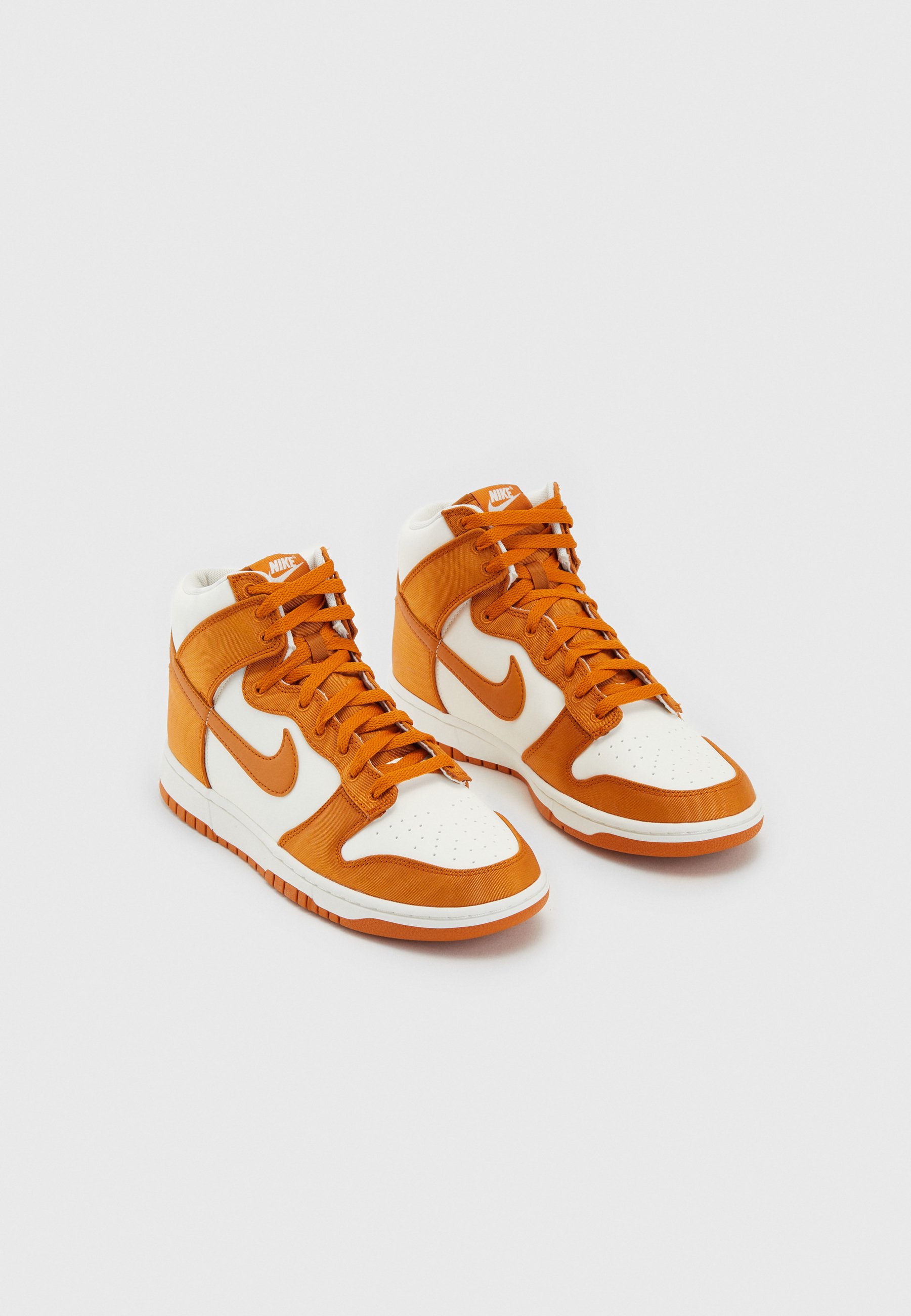 Кеды мужские Nike Sportswear Dunk Hi Retro оранжевые 42.5 EU (доставка из-за рубежа), Оранжевый, Dunk Hi Retro
Кеды мужские Nike Sportswear Dunk Hi Retro оранжевые 42.5 EU (доставка из-за рубежа), Оранжевый, Dunk Hi Retro