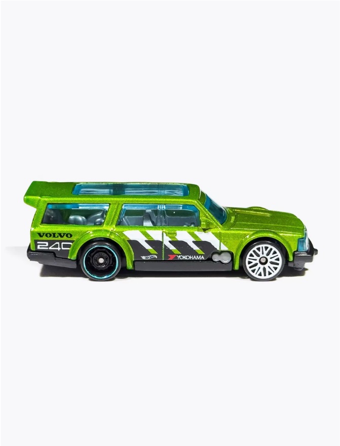 Машинка базовой коллекции Hot Wheels VOLVO 240 DRIFT WAGON зеленая 5785 HKJ07, Зеленый, VOLVO
Машинка базовой коллекции Hot Wheels VOLVO 240 DRIFT WAGON зеленая 5785 HKJ07, Зеленый, VOLVO