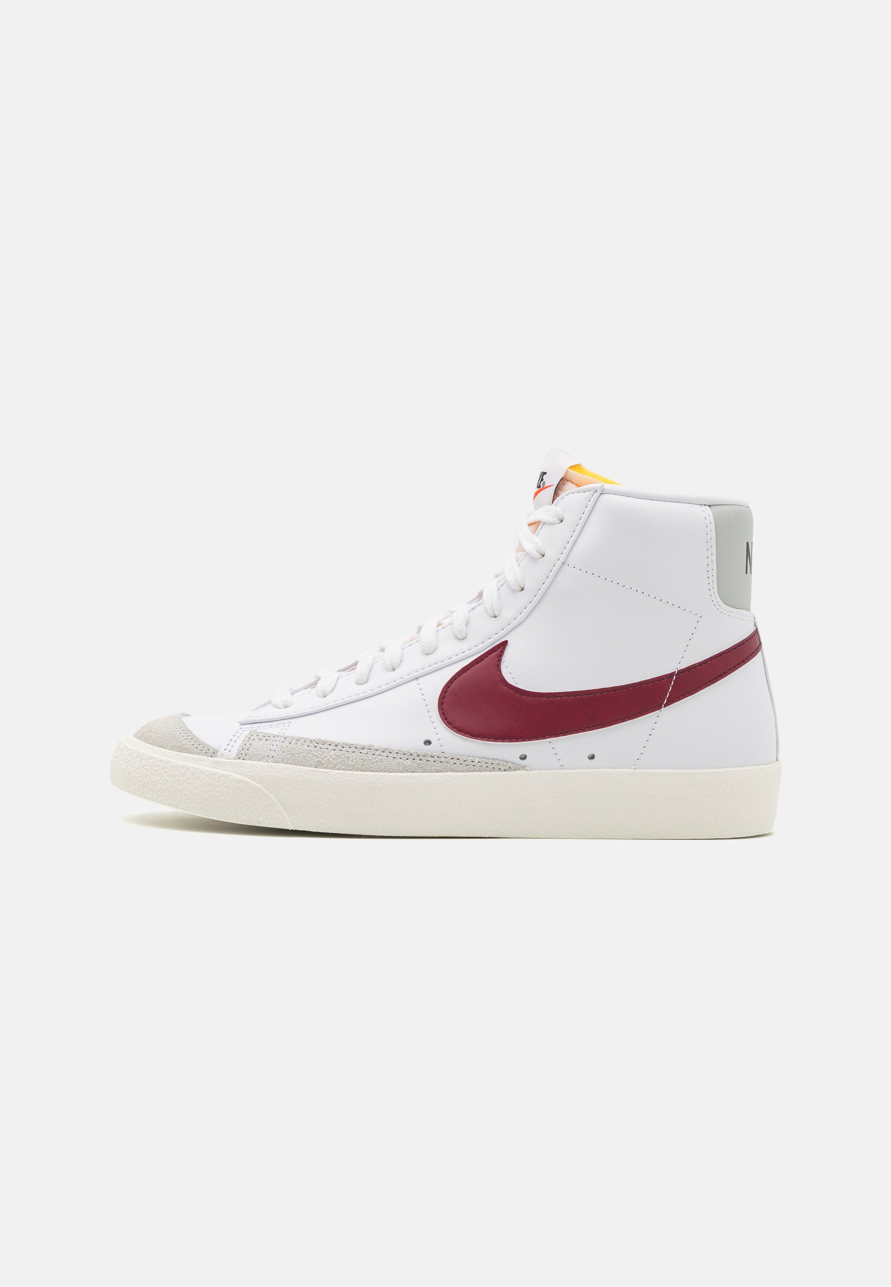 Кеды мужские Nike Sportswear Blazer Mid '77 Vntg белые 38.5 EU (доставка из-за рубежа), Белый, Blazer Mid '77 Vntg
Кеды мужские Nike Sportswear Blazer Mid '77 Vntg белые 38.5 EU (доставка из-за рубежа), Белый, Blazer Mid '77 Vntg