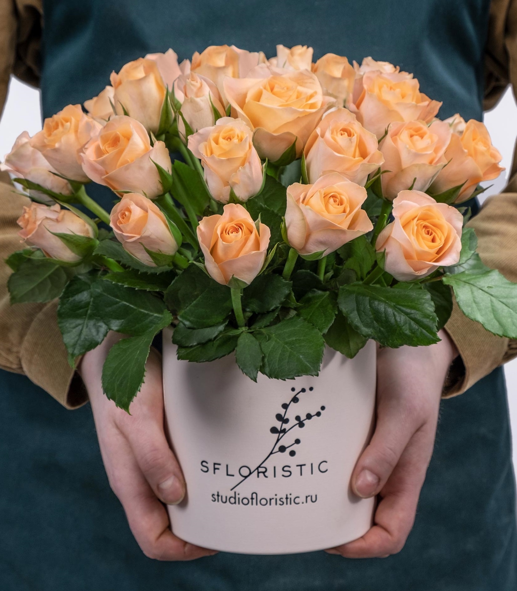 Цветочная композиция Studio Floristic роза 32 см x 28 см персиковый Сочный персик, Сочный персик
Цветочная композиция Studio Floristic роза 32 см x 28 см персиковый Сочный персик, Сочный персик