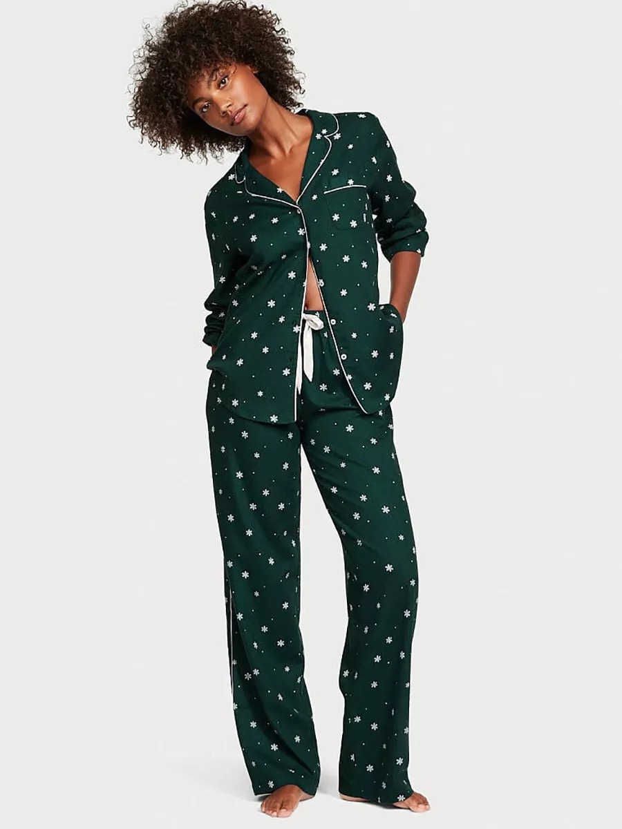 Пижама женская Victoria's Secret 26673637-1 зеленая S Regular, Зеленый, Flannel-Long
Пижама женская Victoria's Secret 26673637-1 зеленая S Regular, Зеленый, Flannel-Long
