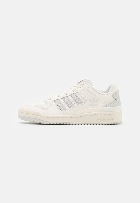 Кеды мужские Adidas Originals Forum Cl Unisex белые 45 1/3 EU (доставка из-за рубежа), Белый, Forum Cl Unisex
Кеды мужские Adidas Originals Forum Cl Unisex белые 45 1/3 EU (доставка из-за рубежа), Белый, Forum Cl Unisex
