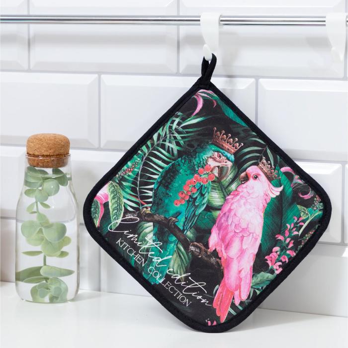 Прихватка "Limited edition" 19х19 саржа,100% х/л,ватин 250г/м2, Разноцветный, Tropical parrots
Прихватка "Limited edition" 19х19 саржа,100% х/л,ватин 250г/м2, Разноцветный, Tropical parrots