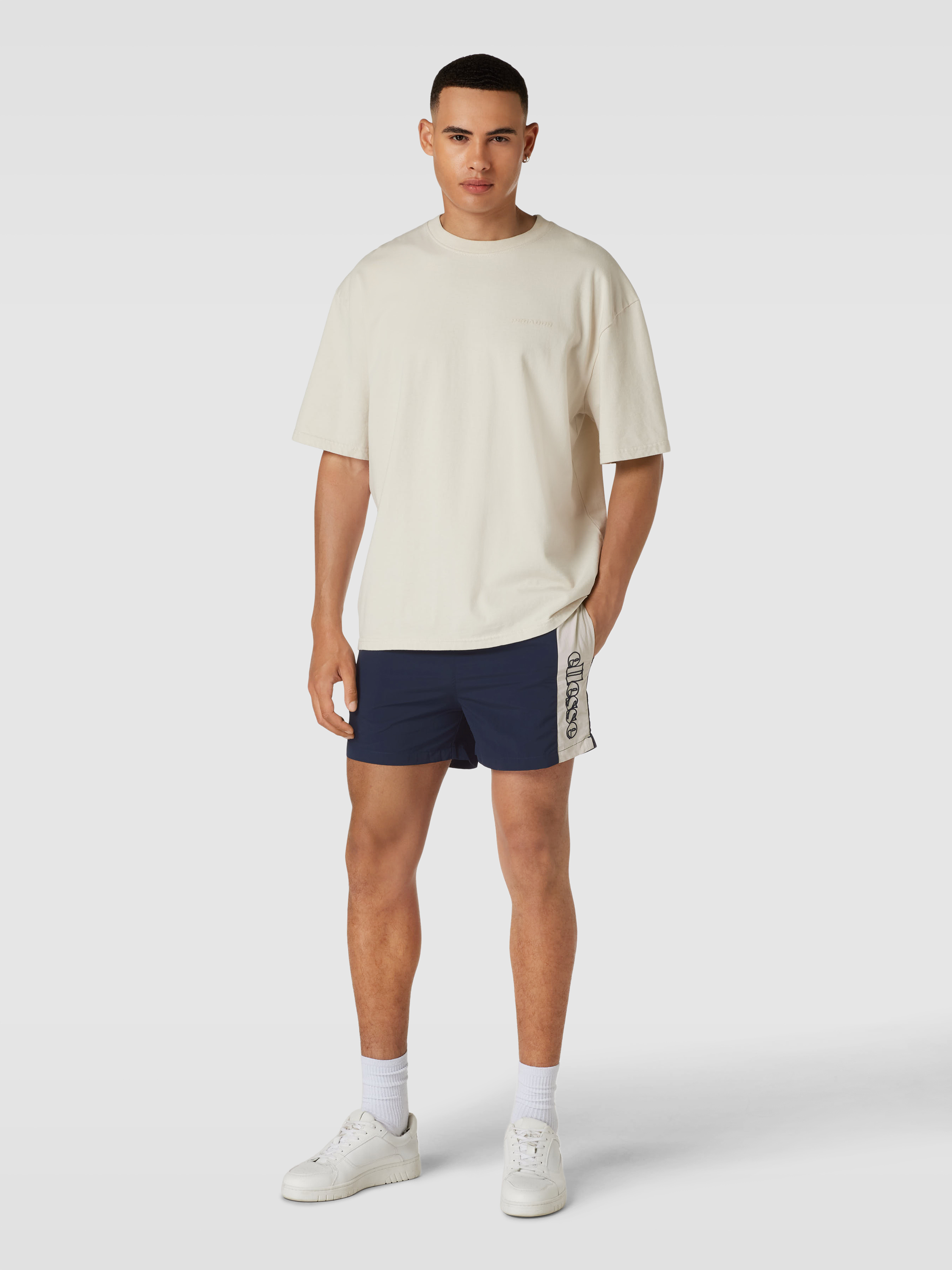 Спортивные шорты мужские Ellesse 1811757 синие L доставка из-за рубежа, Синий, 1811757
Спортивные шорты мужские Ellesse 1811757 синие L доставка из-за рубежа, Синий, 1811757