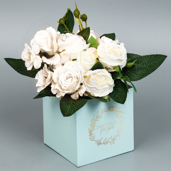 Коробка для цветов с PVC крышкой «Present», 12 × 12 × 12 см, Коллекция упаковки "Послание"
Коробка для цветов с PVC крышкой «Present», 12 × 12 × 12 см, Коллекция упаковки "Послание"