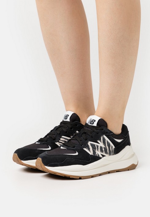 Кроссовки женские New Balance W5740 черные 36.5 EU (доставка из-за рубежа), Черный, W5740
Кроссовки женские New Balance W5740 черные 36.5 EU (доставка из-за рубежа), Черный, W5740