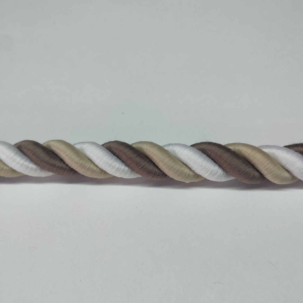 Шнур декоративный idealtex Ш-24х5.6 , длина 24 м, диаметр 12 мм, Бежевый;белый;коричневый, 5.6
Шнур декоративный idealtex Ш-24х5.6 , длина 24 м, диаметр 12 мм, Бежевый;белый;коричневый, 5.6