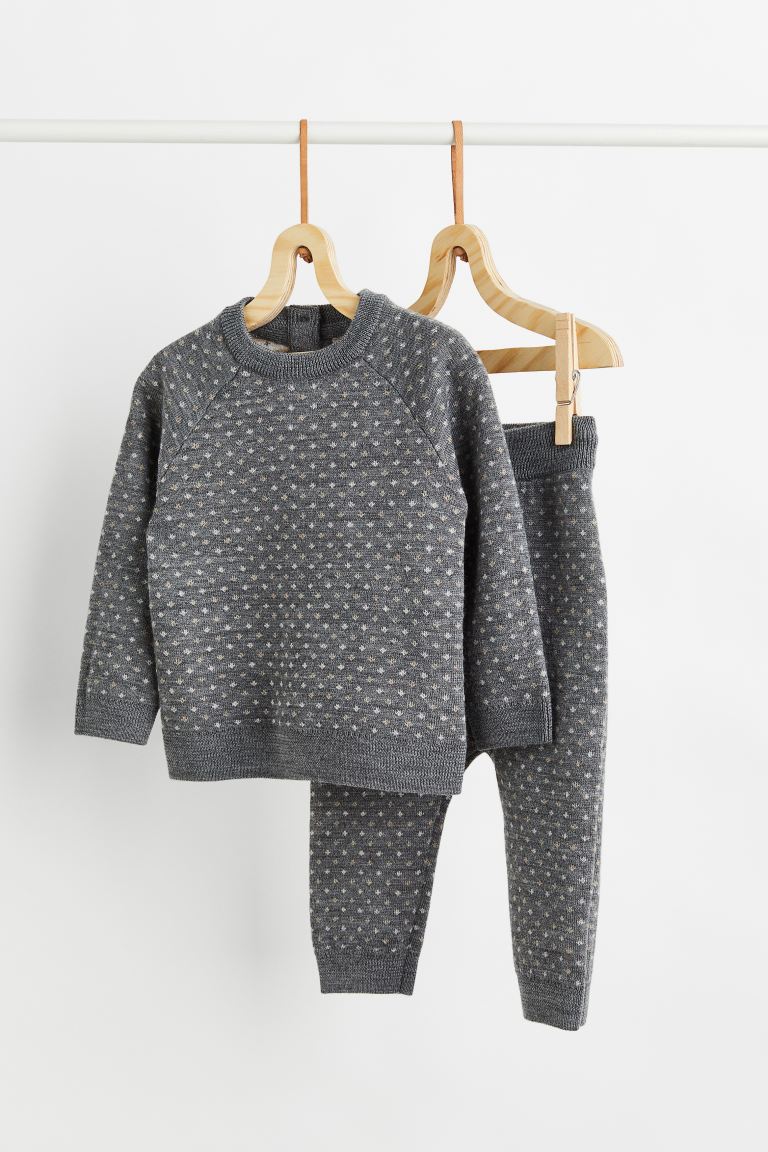 Свитер детский H&M 0809875, темно-серый/разноцветный, размер 104 (доставка из-за рубежа), 0809875
Свитер детский H&M 0809875, темно-серый/разноцветный, размер 104 (доставка из-за рубежа), 0809875