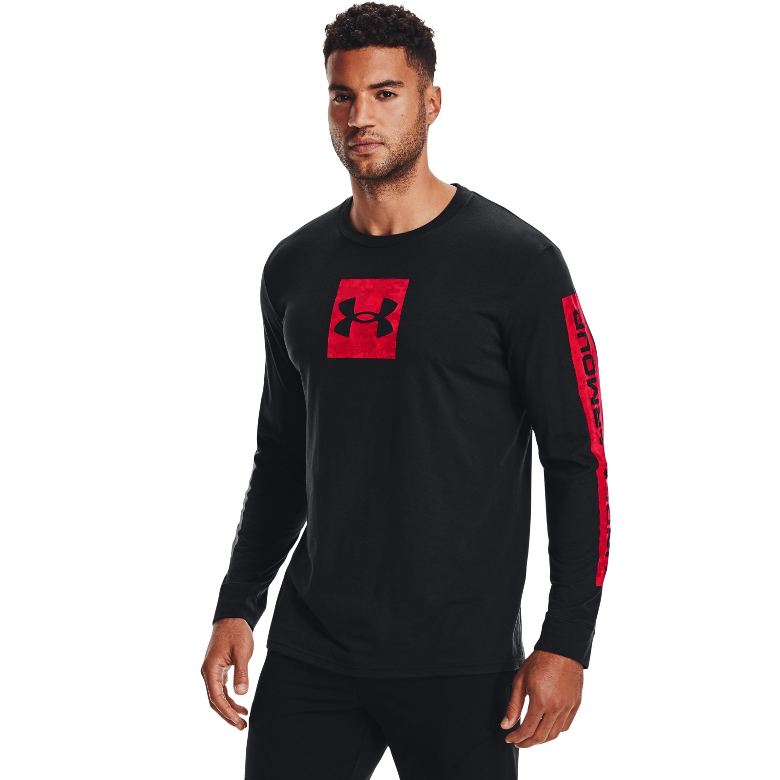 фото Лонгслив мужской under armour 1366464 черный 48-50 ru