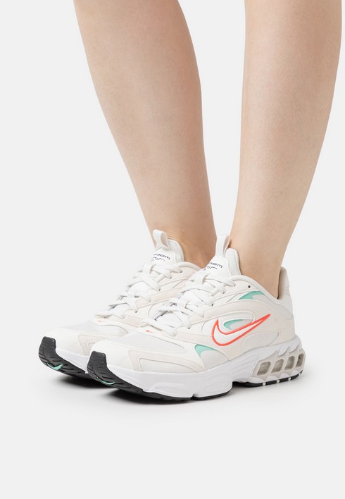Кроссовки женские Nike Zoom Air Fire белые 44 EU (доставка из-за рубежа), Белый, Zoom Air Fire
Кроссовки женские Nike Zoom Air Fire белые 44 EU (доставка из-за рубежа), Белый, Zoom Air Fire