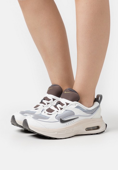 Кроссовки женские Nike Air Max Bliss Unisex белые 38 EU (доставка из-за рубежа), Белый, Air Max Bliss Unisex
Кроссовки женские Nike Air Max Bliss Unisex белые 38 EU (доставка из-за рубежа), Белый, Air Max Bliss Unisex
