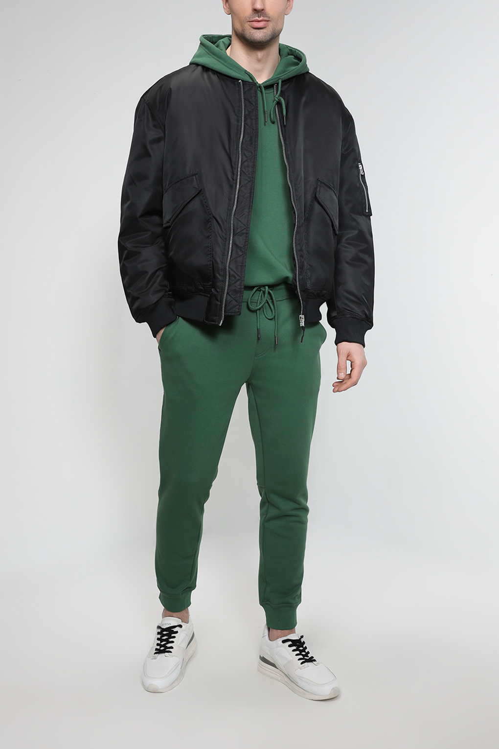 Спортивные брюки мужские MARCO DI RADI MDR23042268CD зеленые 3XL, Зеленый, MDR23042268CD
Спортивные брюки мужские MARCO DI RADI MDR23042268CD зеленые 3XL, Зеленый, MDR23042268CD