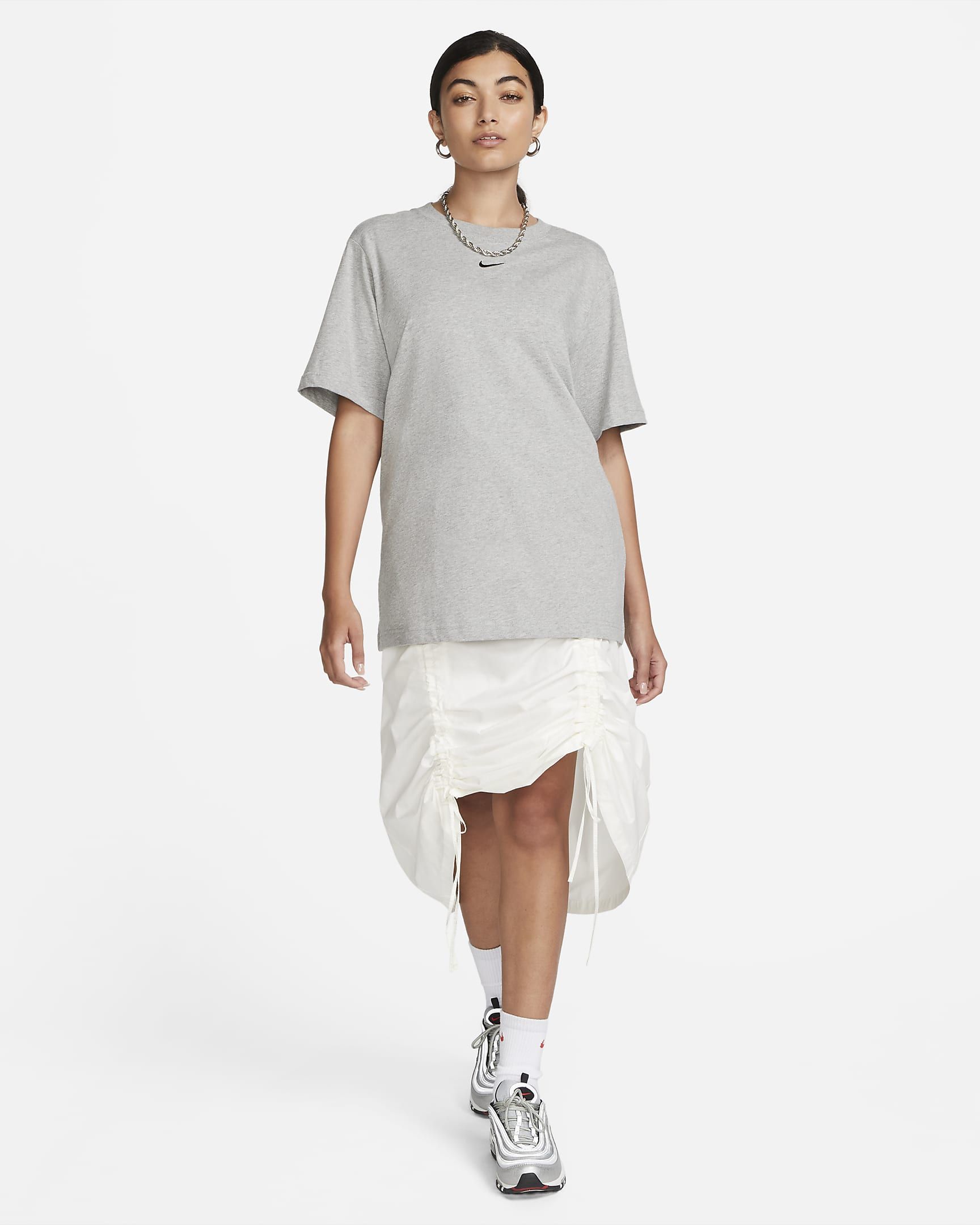 Футболка женская Nike Sportswear Essential Tee FD4149 серая M, Серый, Sportswear Essential Tee
Футболка женская Nike Sportswear Essential Tee FD4149 серая M, Серый, Sportswear Essential Tee
