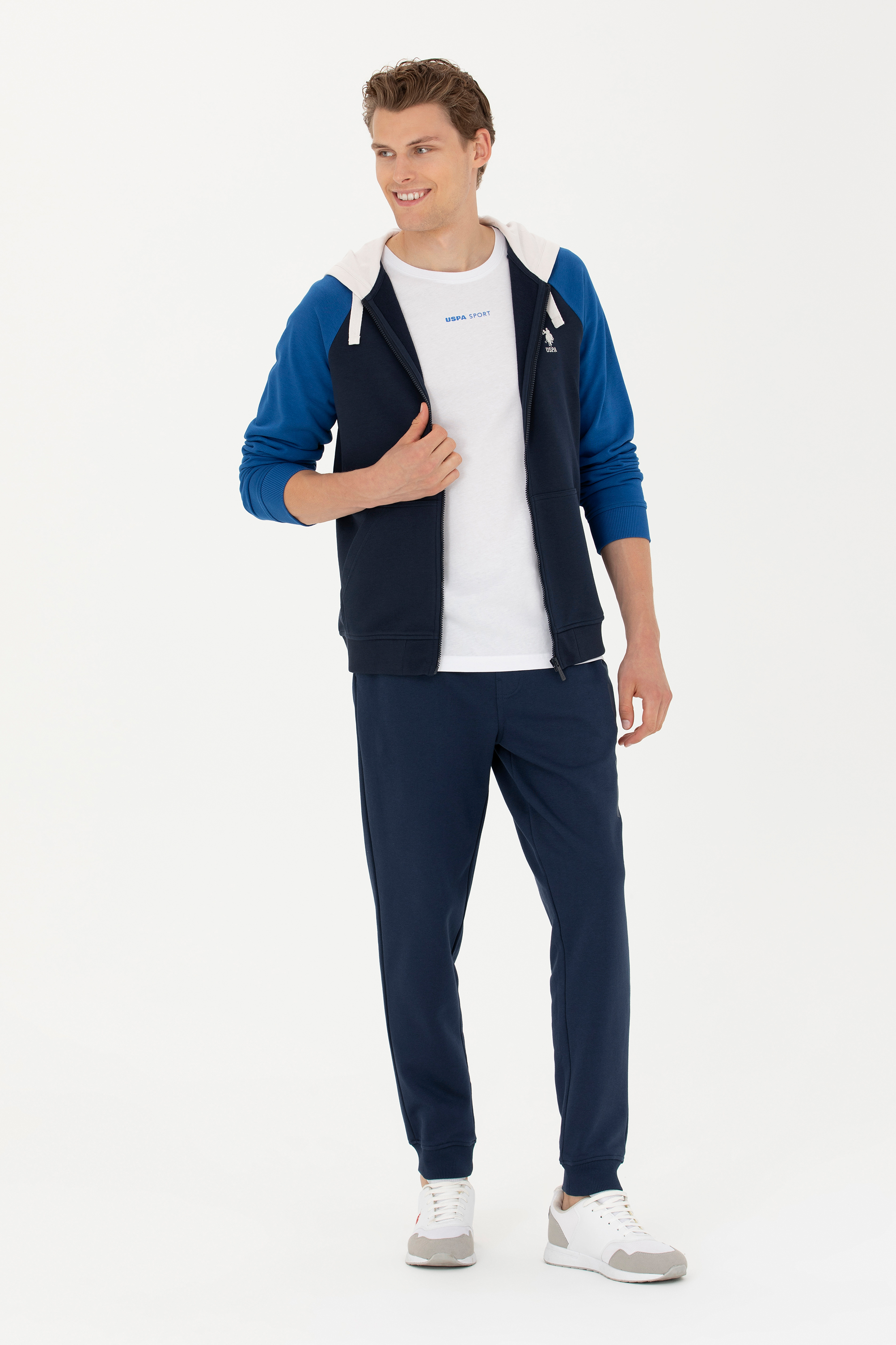 Спортивные брюки мужские U.S. POLO Assn. G081SZ0OP0HEROS синие M, Синий, G081SZ0OP0HEROS
Спортивные брюки мужские U.S. POLO Assn. G081SZ0OP0HEROS синие M, Синий, G081SZ0OP0HEROS