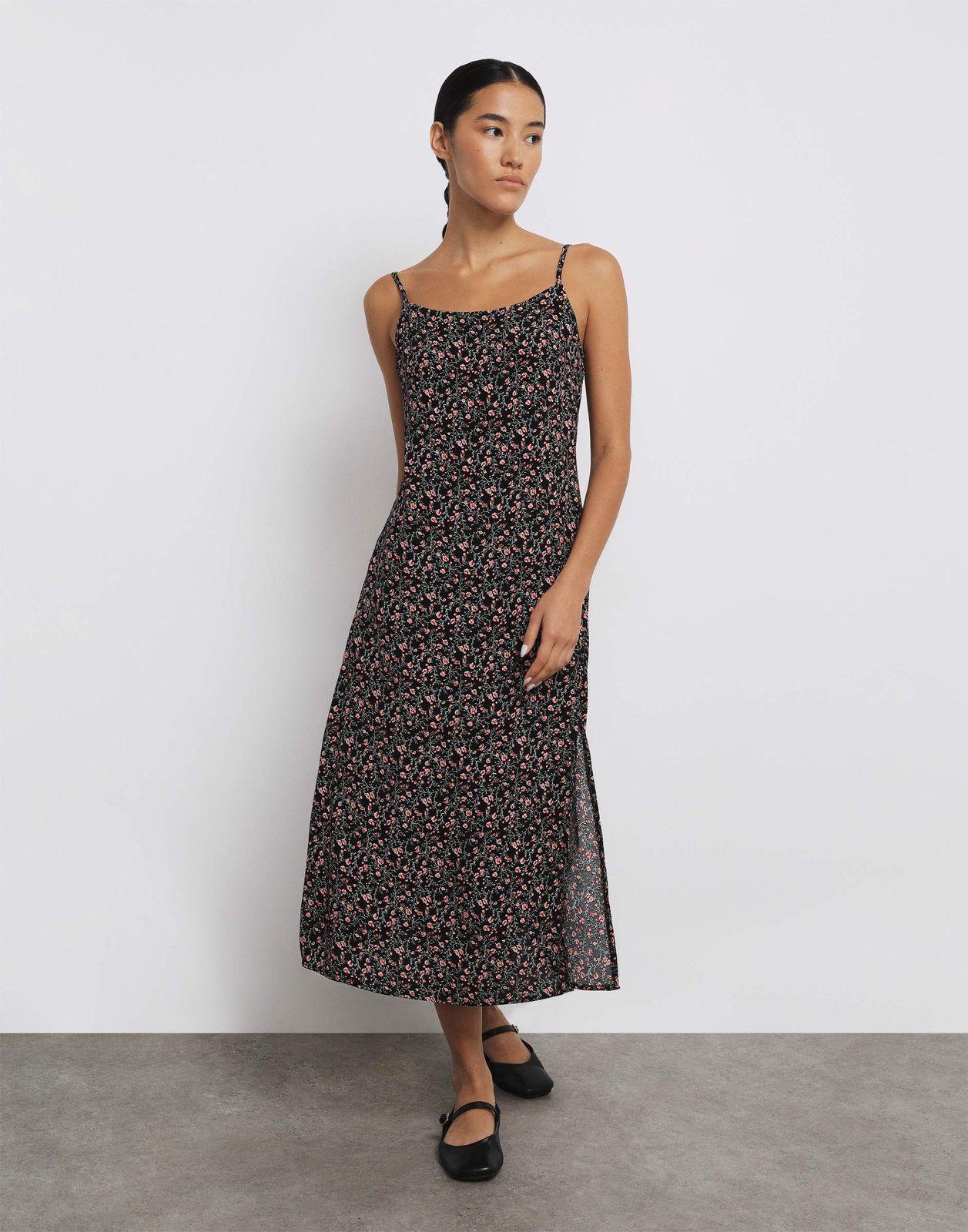 Платье женское Gloria Jeans GDR029080 черный/разноцветный XL/170, GDR029080
Платье женское Gloria Jeans GDR029080 черный/разноцветный XL/170, GDR029080