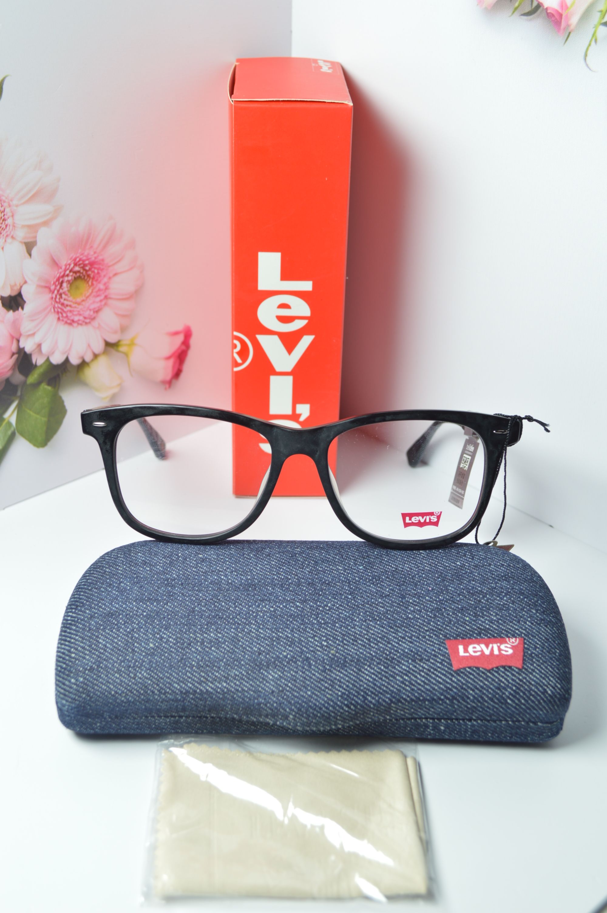 Оправа для очков унисекс Levi's OL-OM-Levis-06490-C04S-blk черная, OL-OM-Levis-06490-C04S-blk
Оправа для очков унисекс Levi's OL-OM-Levis-06490-C04S-blk черная, OL-OM-Levis-06490-C04S-blk