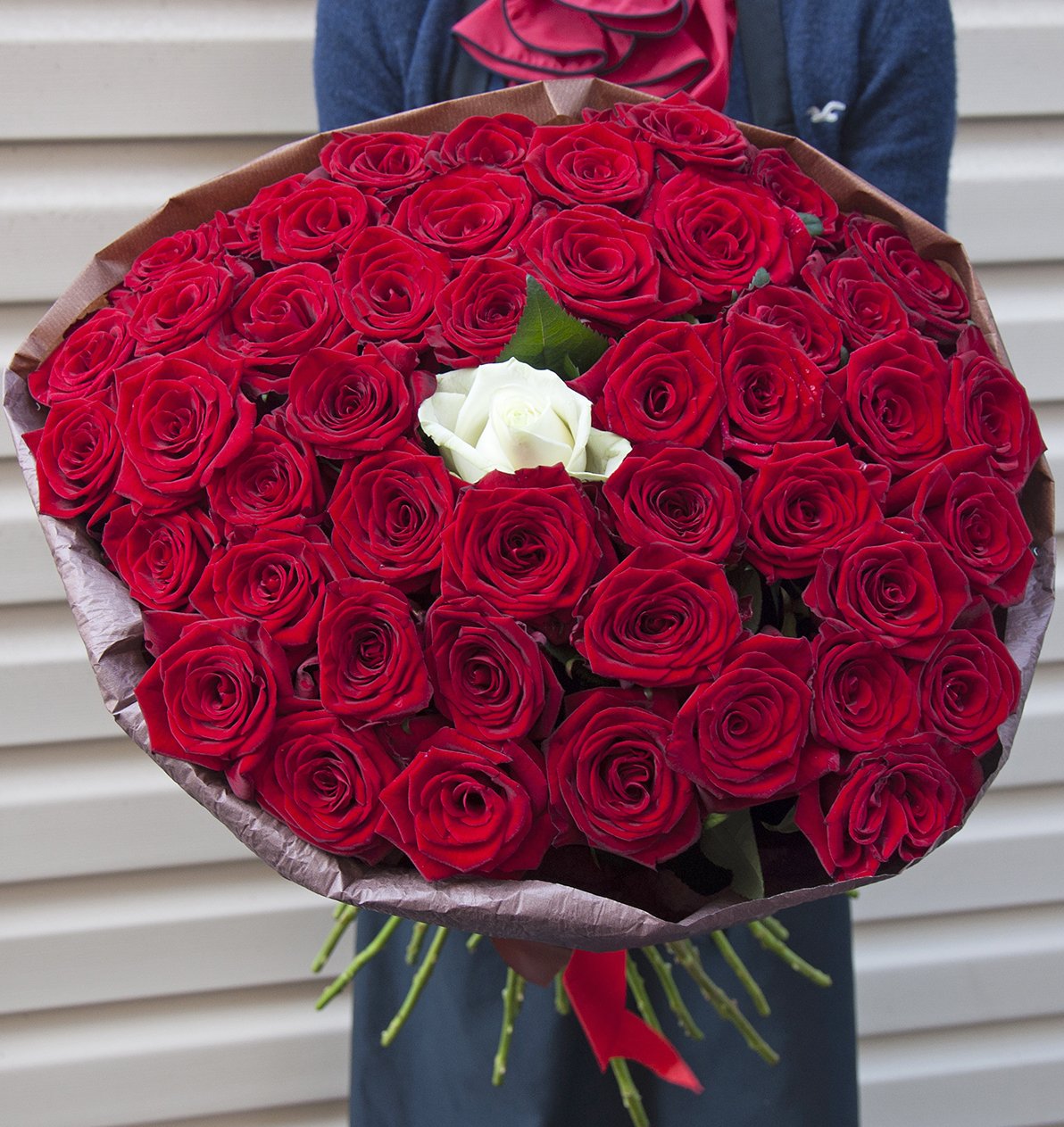 Монобукет Studio Floristic роза 50 см 101 шт. бордовый Единственная моя, Единственная моя
Монобукет Studio Floristic роза 50 см 101 шт. бордовый Единственная моя, Единственная моя