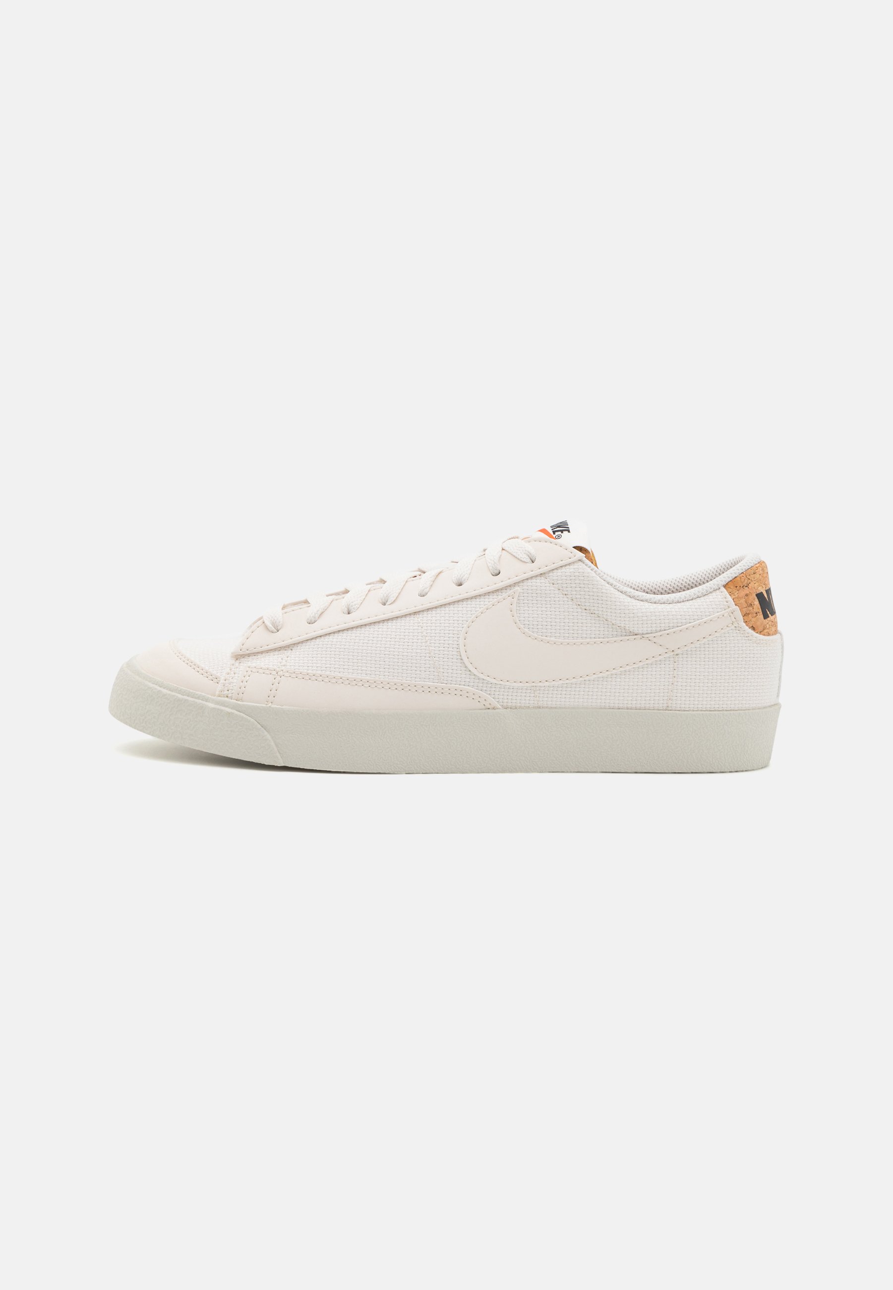 Кеды женские Nike Sportswear Blazer '77 Bio Unisex белые 40.5 EU (доставка из-за рубежа), Белый, Blazer '77 Bio Unisex
Кеды женские Nike Sportswear Blazer '77 Bio Unisex белые 40.5 EU (доставка из-за рубежа), Белый, Blazer '77 Bio Unisex