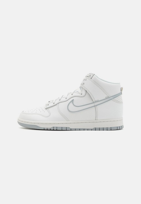 Кеды мужские Nike Dunk Retro белые 49.5 EU (доставка из-за рубежа), Белый, Dunk Retro
Кеды мужские Nike Dunk Retro белые 49.5 EU (доставка из-за рубежа), Белый, Dunk Retro