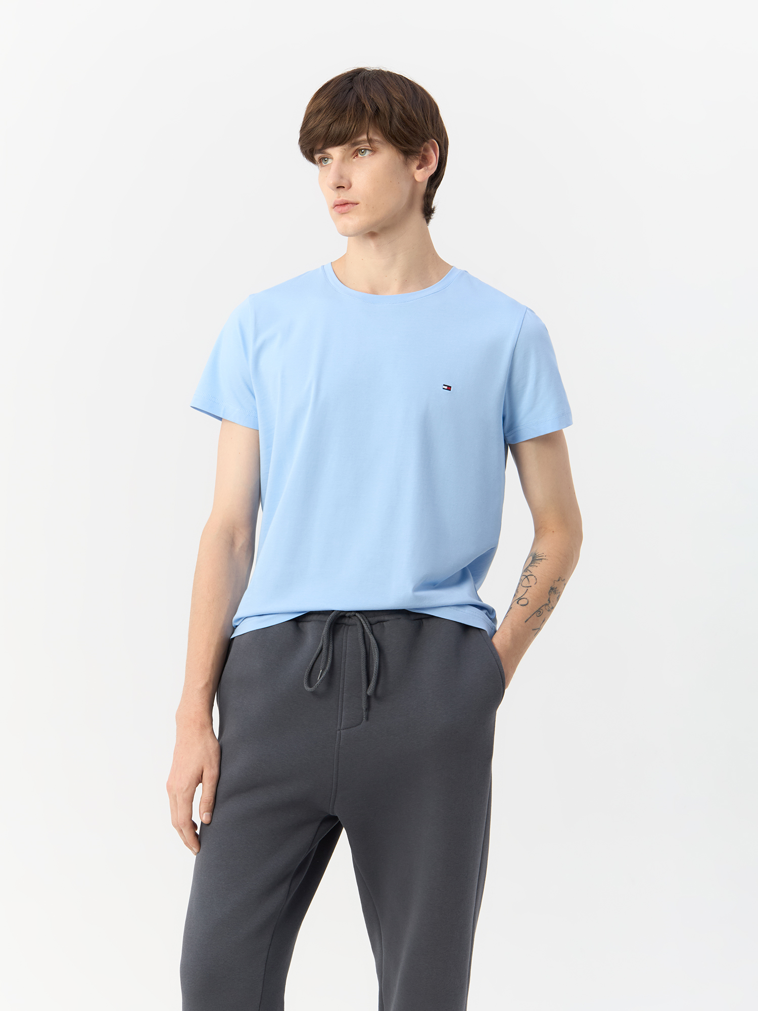 Футболка мужская Tommy Hilfiger Stretch Slim Fit Tee MW0MW10800 голубая S, Голубой, Stretch Slim Fit Tee
Футболка мужская Tommy Hilfiger Stretch Slim Fit Tee MW0MW10800 голубая S, Голубой, Stretch Slim Fit Tee
