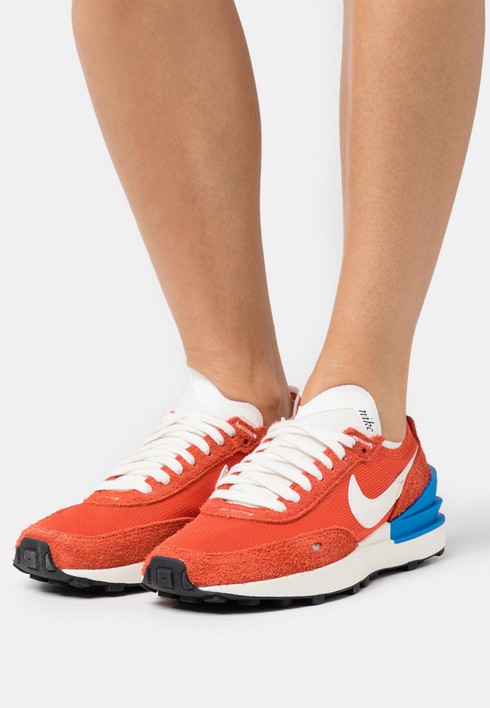 Кроссовки женские Nike Waffle One Vntg красные 36.5 EU (доставка из-за рубежа), Красный, Waffle One Vntg
Кроссовки женские Nike Waffle One Vntg красные 36.5 EU (доставка из-за рубежа), Красный, Waffle One Vntg