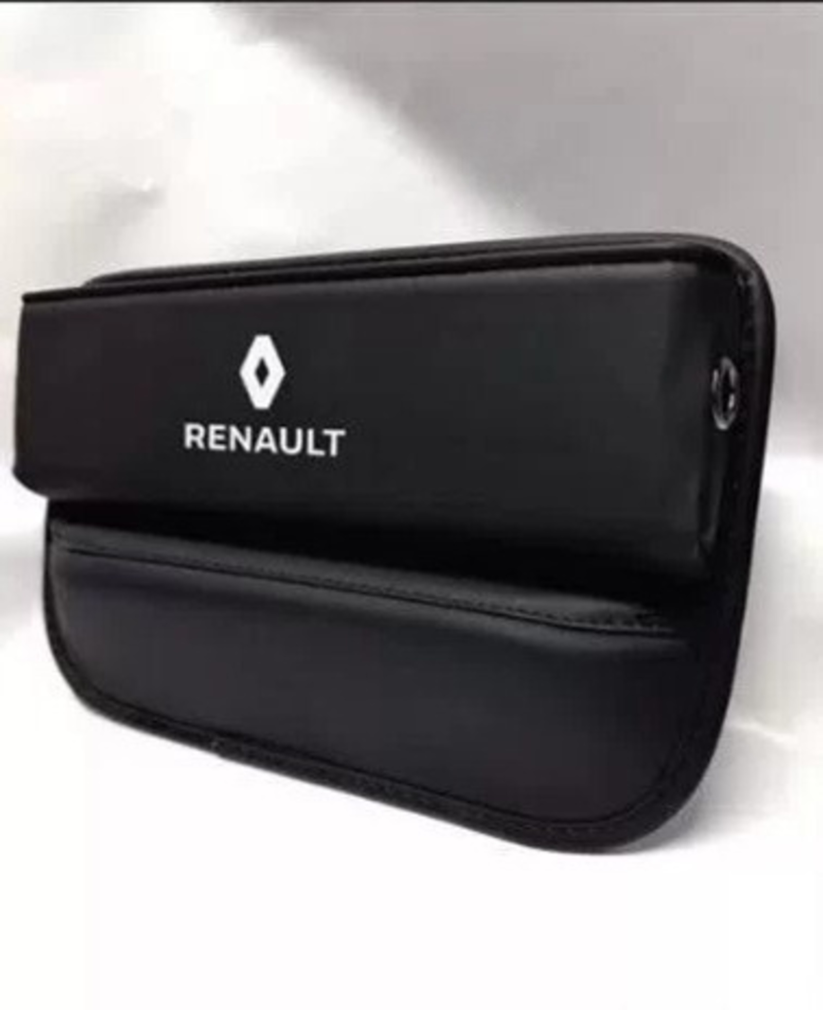 Вставка-органайзер между сидений и консолью с логотипом Renault, Черный, Автоаксессуары
Вставка-органайзер между сидений и консолью с логотипом Renault, Черный, Автоаксессуары