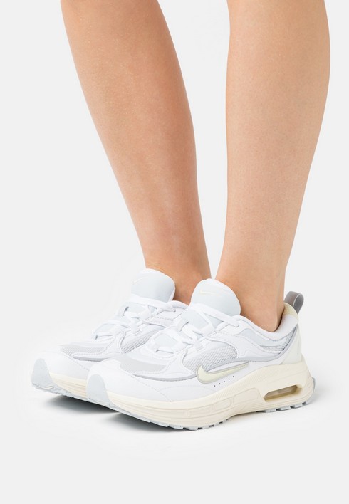 Кроссовки женские Nike Wmns Air Max Bliss Suede белые 35.5 EU (доставка из-за рубежа), Белый, Wmns Air Max Bliss Suede
Кроссовки женские Nike Wmns Air Max Bliss Suede белые 35.5 EU (доставка из-за рубежа), Белый, Wmns Air Max Bliss Suede
