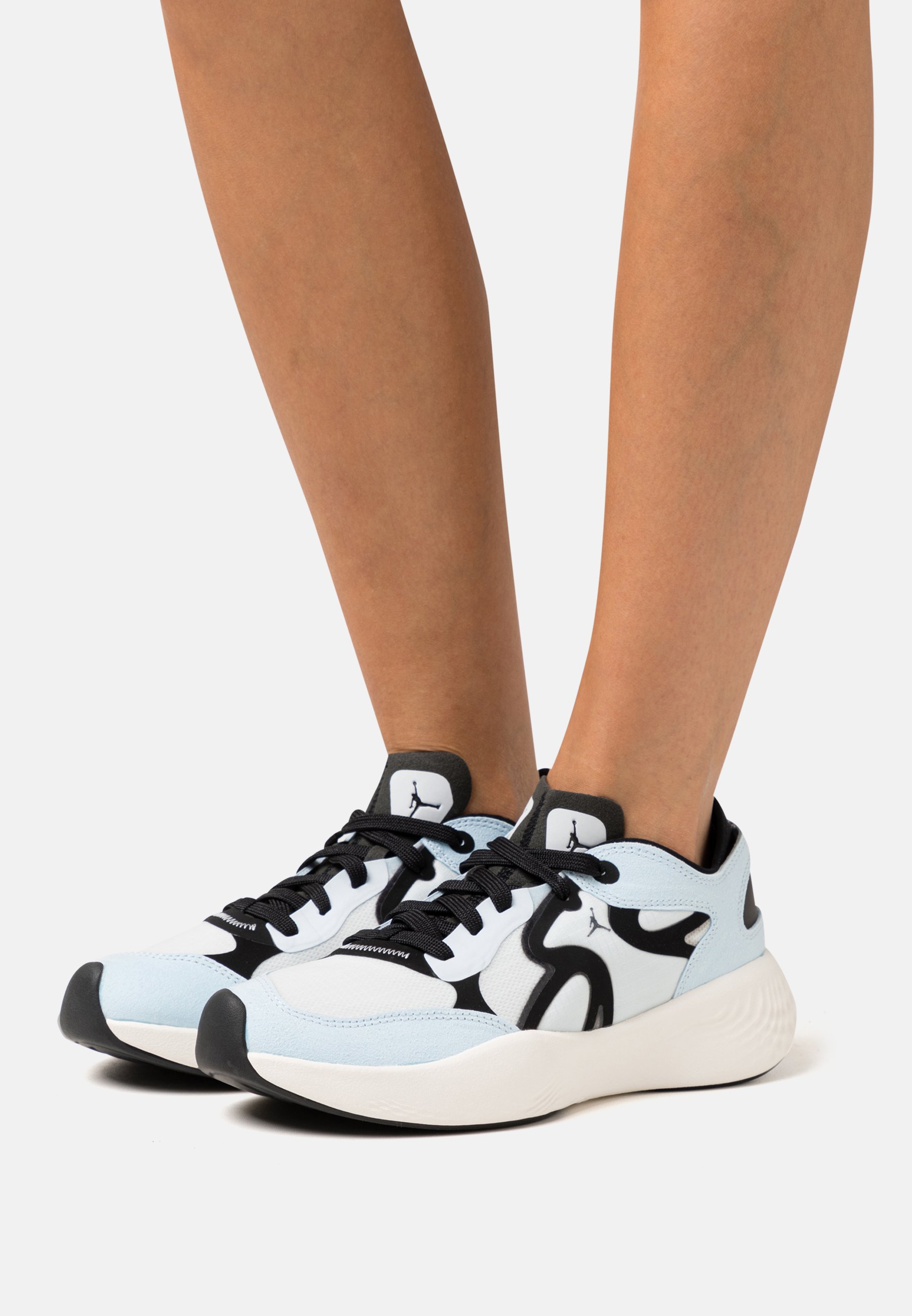 Кроссовки женские Jordan Wmns Delta 3 Low голубые 40.5 EU (доставка из-за рубежа), Голубой, Wmns Delta 3 Low
Кроссовки женские Jordan Wmns Delta 3 Low голубые 40.5 EU (доставка из-за рубежа), Голубой, Wmns Delta 3 Low