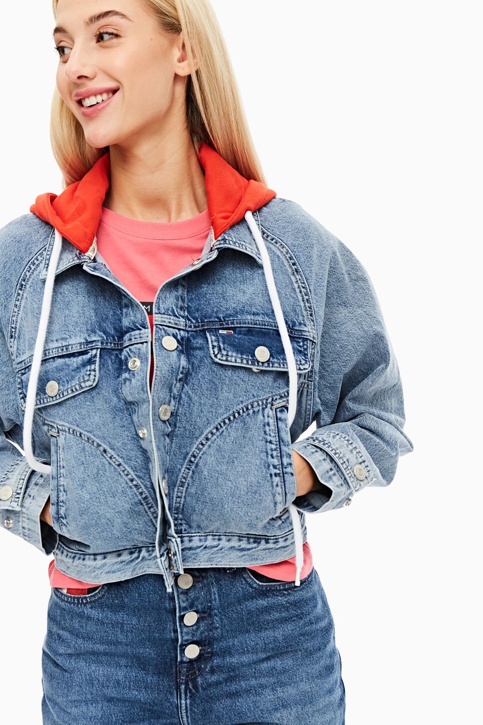 Джинсовая куртка женская Tommy Jeans DW0DW08654 1A4 синяя XS INT, Синий, DW0DW08654 1A4
Джинсовая куртка женская Tommy Jeans DW0DW08654 1A4 синяя XS INT, Синий, DW0DW08654 1A4