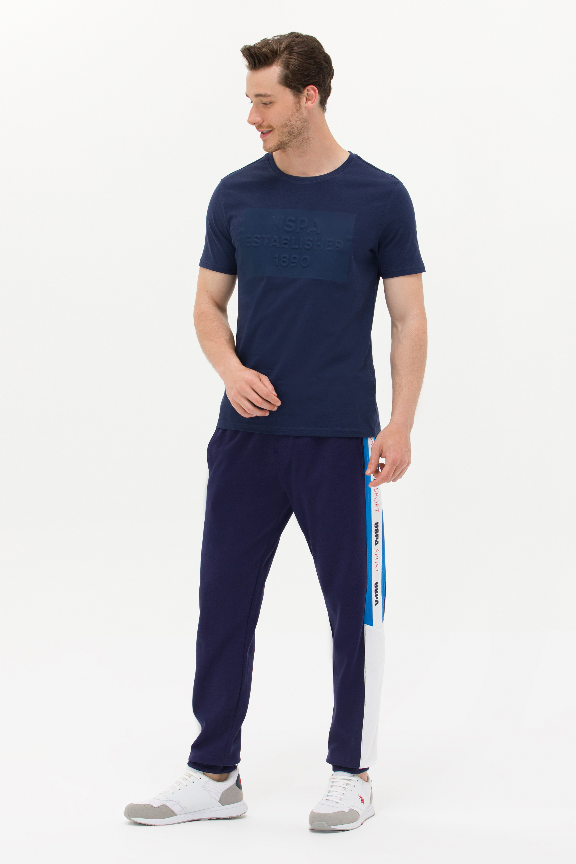 Спортивные брюки мужские U.S. POLO Assn. G081SZ0OP-000-1574174-RC-NEDOB синие L, Синий, G081SZ0OP-000-1574174-RC-NEDOB
Спортивные брюки мужские U.S. POLO Assn. G081SZ0OP-000-1574174-RC-NEDOB синие L, Синий, G081SZ0OP-000-1574174-RC-NEDOB