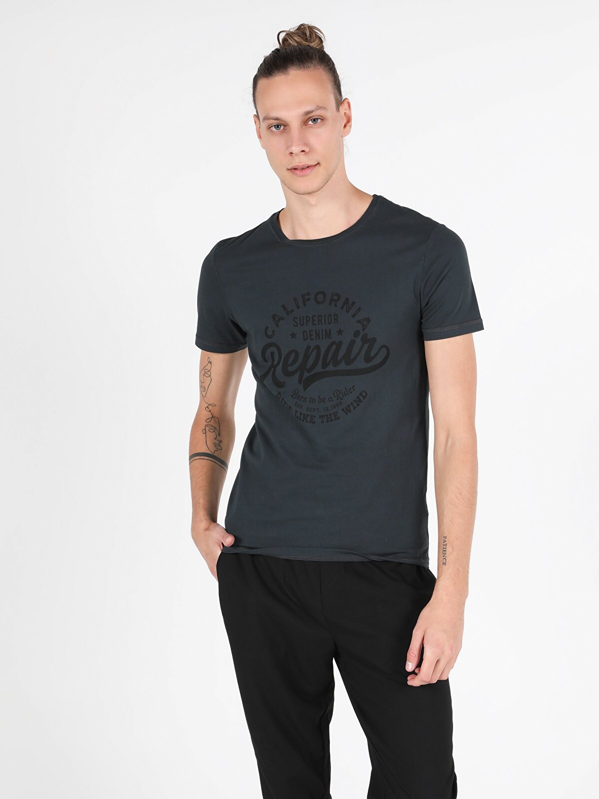 Футболка мужская Colins CL1048500_Q1.V1 синяя M, CL1048500_Q1.V1
Футболка мужская Colins CL1048500_Q1.V1 синяя M, CL1048500_Q1.V1