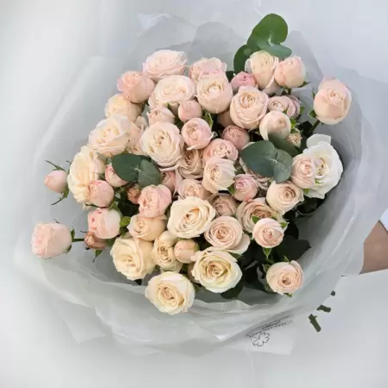 Букет цветов, Талисман Флора, Из 15 пионовидных кустовых роз, 35см x 45см, кремовая, B2421
Букет цветов, Талисман Флора, Из 15 пионовидных кустовых роз, 35см x 45см, кремовая, B2421