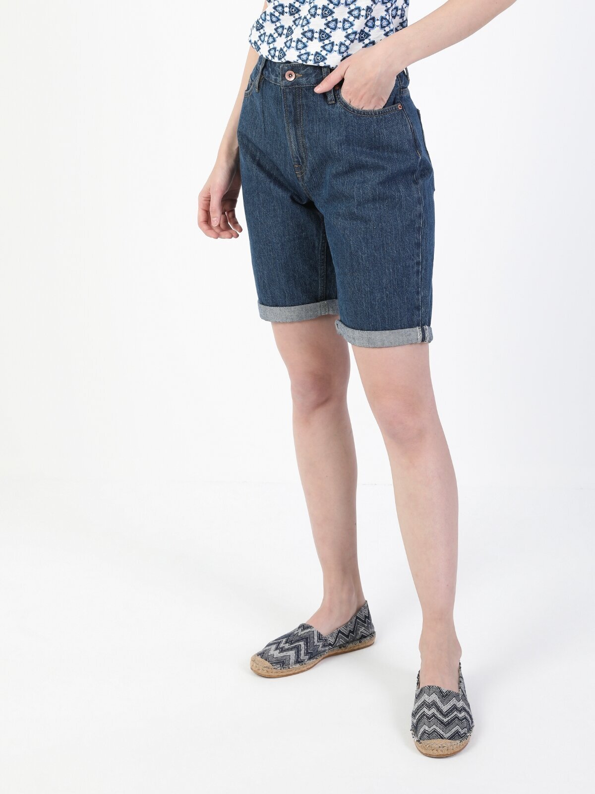 Джинсовые шорты женские Colins CL1049708_Q1.V1_DN04820 синие 36 INT, Синий, CL1049708_Q1.V1_DN04820
Джинсовые шорты женские Colins CL1049708_Q1.V1_DN04820 синие 36 INT, Синий, CL1049708_Q1.V1_DN04820