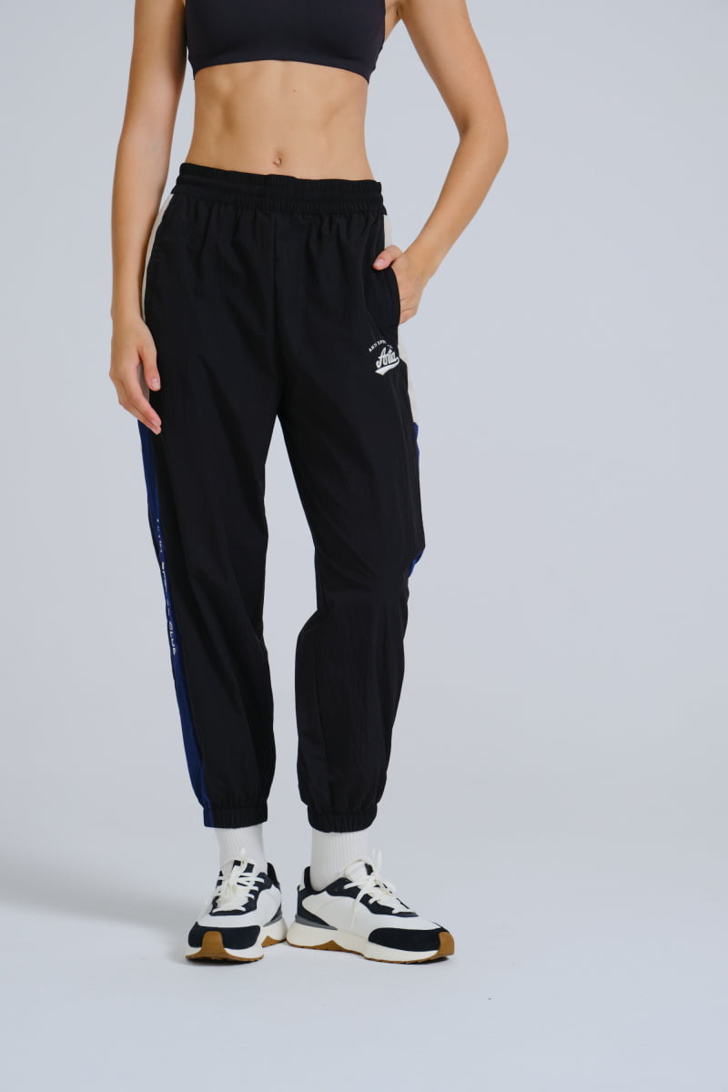 Спортивные брюки женские Anta 862338507 Vintage sports черные 2XL, Черный, 862338507 Vintage sports
Спортивные брюки женские Anta 862338507 Vintage sports черные 2XL, Черный, 862338507 Vintage sports