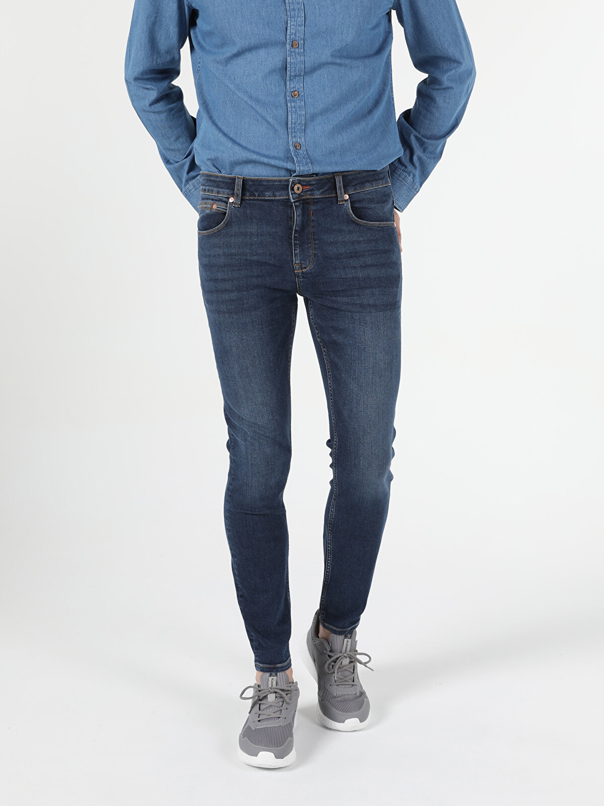 Джинсы мужские Colins CL1054543_Q1.V1_DN41336 синие 34-34 INT, Синий, CL1054543_Q1.V1_DN41336 
Джинсы мужские Colins CL1054543_Q1.V1_DN41336 синие 34-34 INT, Синий, CL1054543_Q1.V1_DN41336