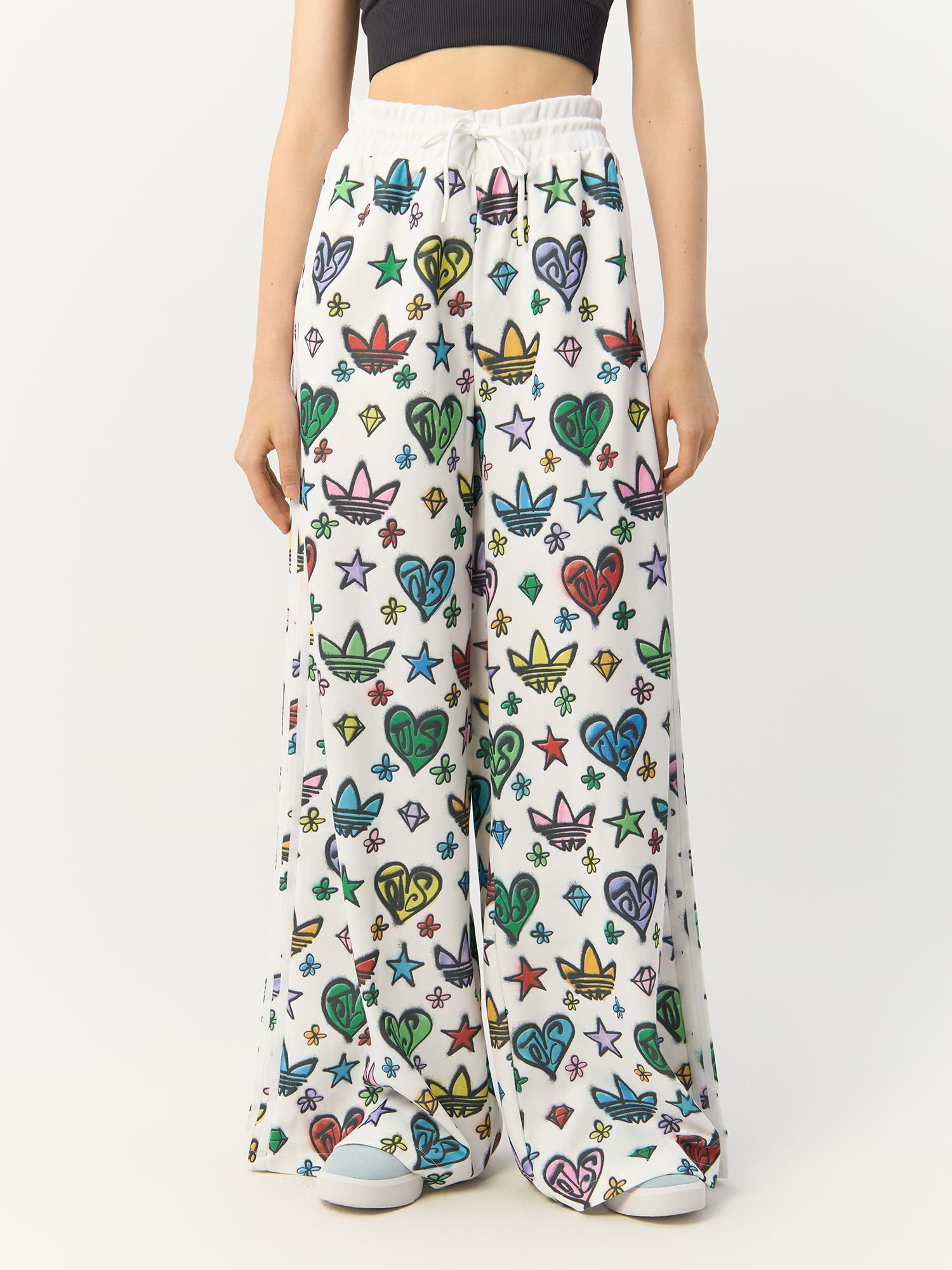 Брюки женские Adidas Originals Jeremy Scott Monogram Wide-leg Track HL6476 белые S, Белый, Jeremy Scott Monogram Wide-leg Track
Брюки женские Adidas Originals Jeremy Scott Monogram Wide-leg Track HL6476 белые S, Белый, Jeremy Scott Monogram Wide-leg Track