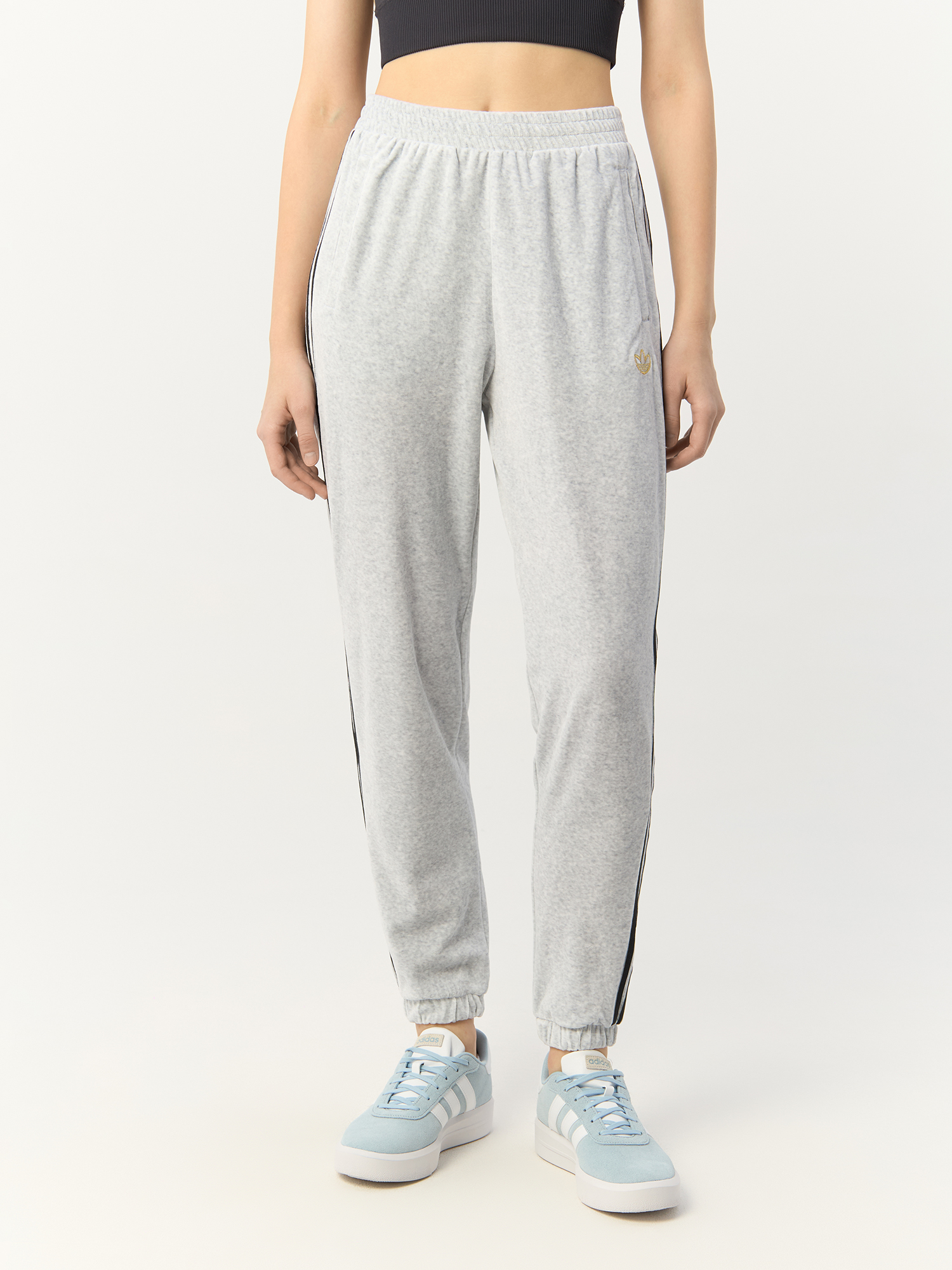 Спортивные брюки женские Adidas Originals Cuffed 3-Stripes H18005 серые 40 EU, Серый, Cuffed 3-Stripes
Спортивные брюки женские Adidas Originals Cuffed 3-Stripes H18005 серые 40 EU, Серый, Cuffed 3-Stripes