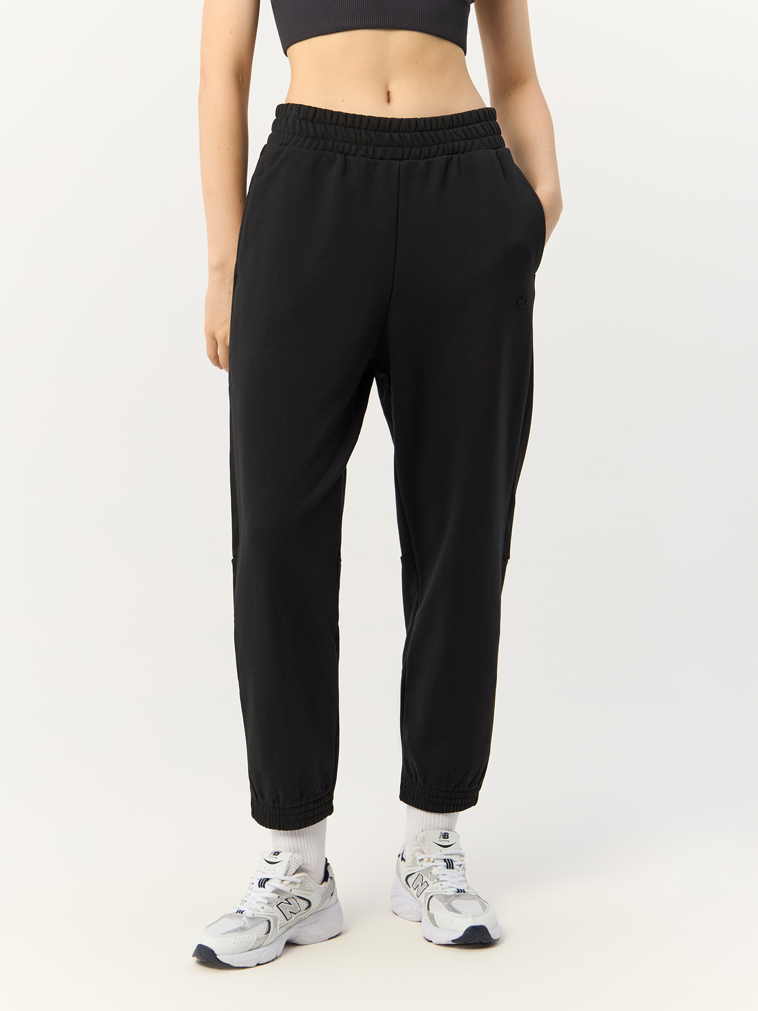 Спортивные брюки женские Adidas Originals Adicolor Contempo Relaxed HM1790 черные 34 EU, Черный, Adicolor Contempo Relaxed Joggers
Спортивные брюки женские Adidas Originals Adicolor Contempo Relaxed HM1790 черные 34 EU, Черный, Adicolor Contempo Relaxed Joggers