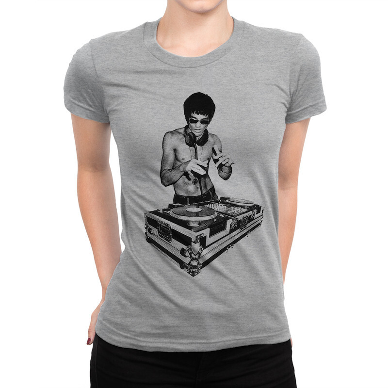 Футболка женская Dream Shirts Диджей Брюс Ли 555830111 серая S, Серый, Диджей Брюс Ли 555830111
Футболка женская Dream Shirts Диджей Брюс Ли 555830111 серая S, Серый, Диджей Брюс Ли 555830111