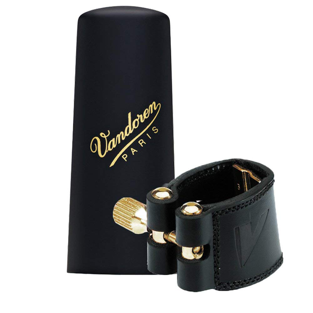 Лигатура для сопрано саксофона Vandoren LC26P, кожаная с пластиковым колпачком, Черный, LC26P
Лигатура для сопрано саксофона Vandoren LC26P, кожаная с пластиковым колпачком, Черный, LC26P