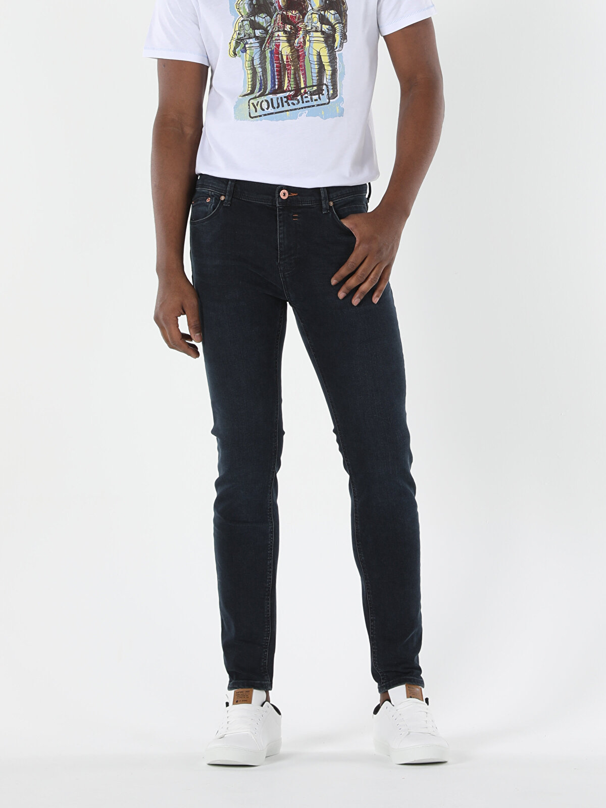 Джинсы мужские Colins CL1056609_Q1.V1_DN00216 черные 29-32 INT, Черный, CL1056609_Q1.V1_DN00216
Джинсы мужские Colins CL1056609_Q1.V1_DN00216 черные 29-32 INT, Черный, CL1056609_Q1.V1_DN00216