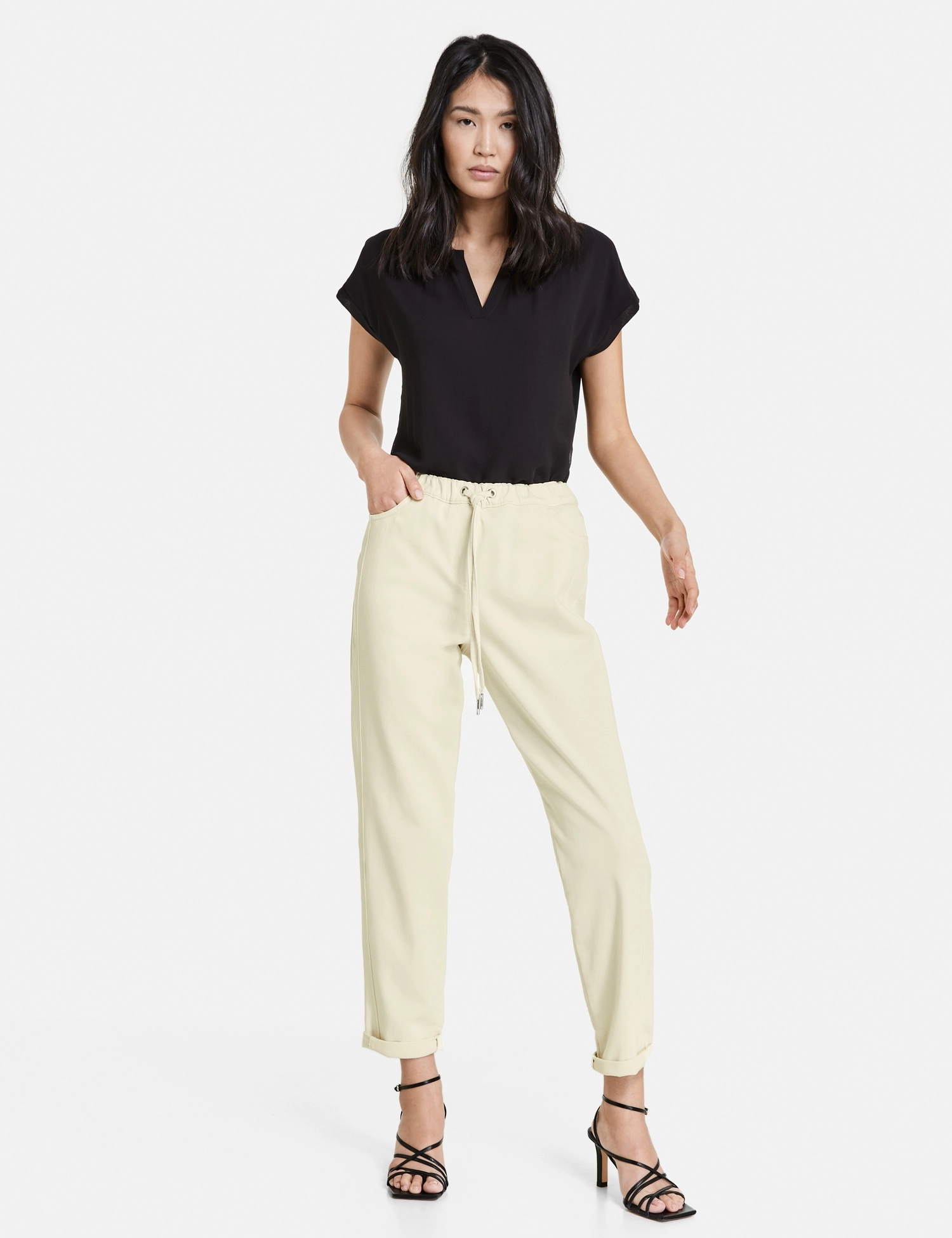 Джинсы женские Taifun by Gerry Weber 920986-19064-9450 бежевые 34, Бежевый, 920986-19064
Джинсы женские Taifun by Gerry Weber 920986-19064-9450 бежевые 34, Бежевый, 920986-19064