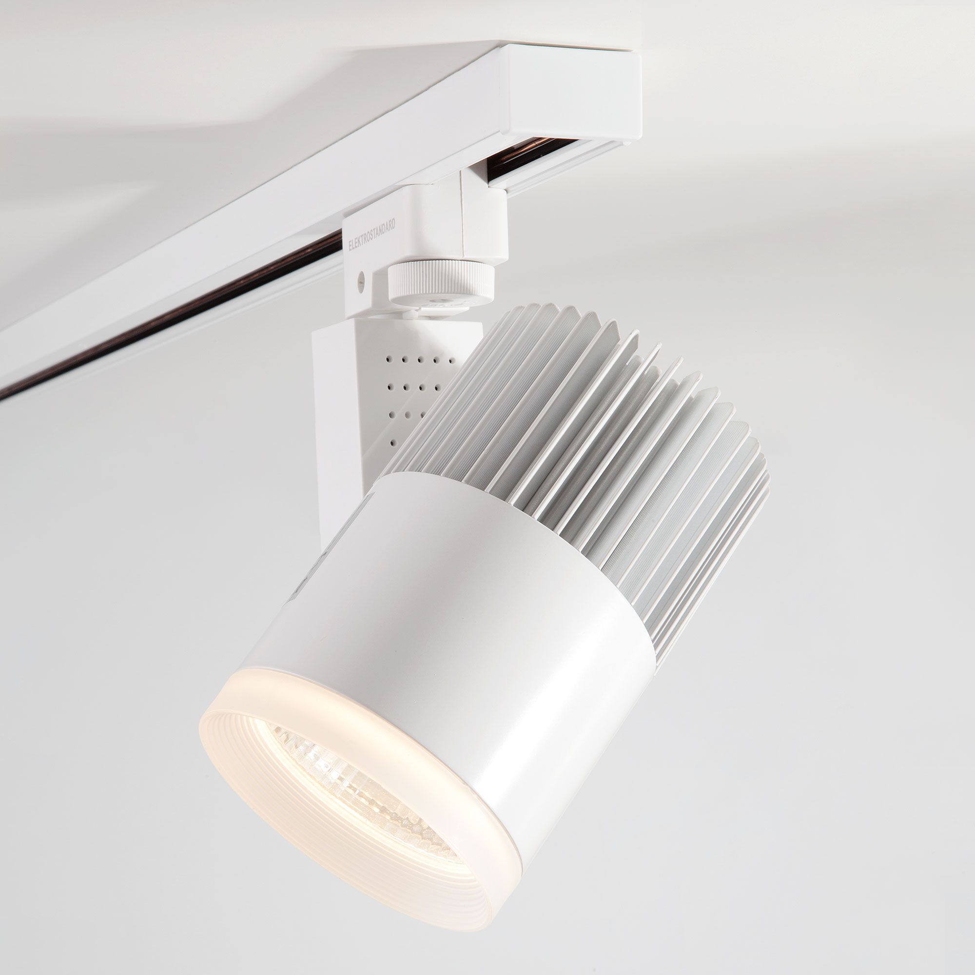Трековый однофазный поворотный LED светильник Elektrostandard LTB20 Accord 30W 4200K белый, Accord
Трековый однофазный поворотный LED светильник Elektrostandard LTB20 Accord 30W 4200K белый, Accord