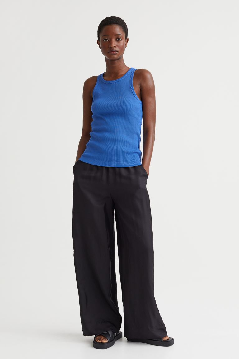 Брюки женские H&M 1090959001 черные 42 EU (доставка из-за рубежа), 1090959001
Брюки женские H&M 1090959001 черные 42 EU (доставка из-за рубежа), 1090959001