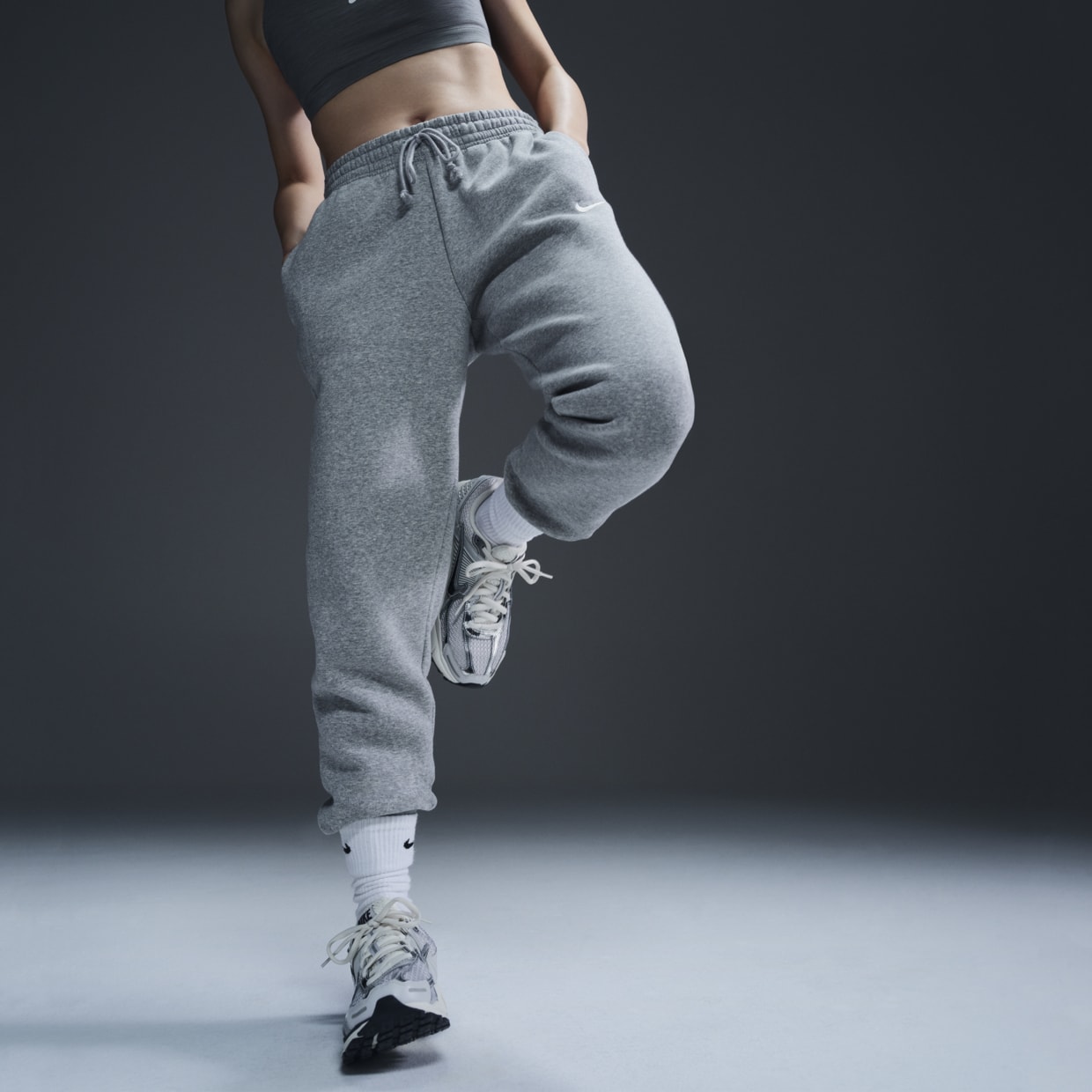 Спортивные брюки женские Nike W NSW PHNX FLC MR PANT STD серые XS, Серый, W NSW PHNX FLC MR PANT STD
Спортивные брюки женские Nike W NSW PHNX FLC MR PANT STD серые XS, Серый, W NSW PHNX FLC MR PANT STD