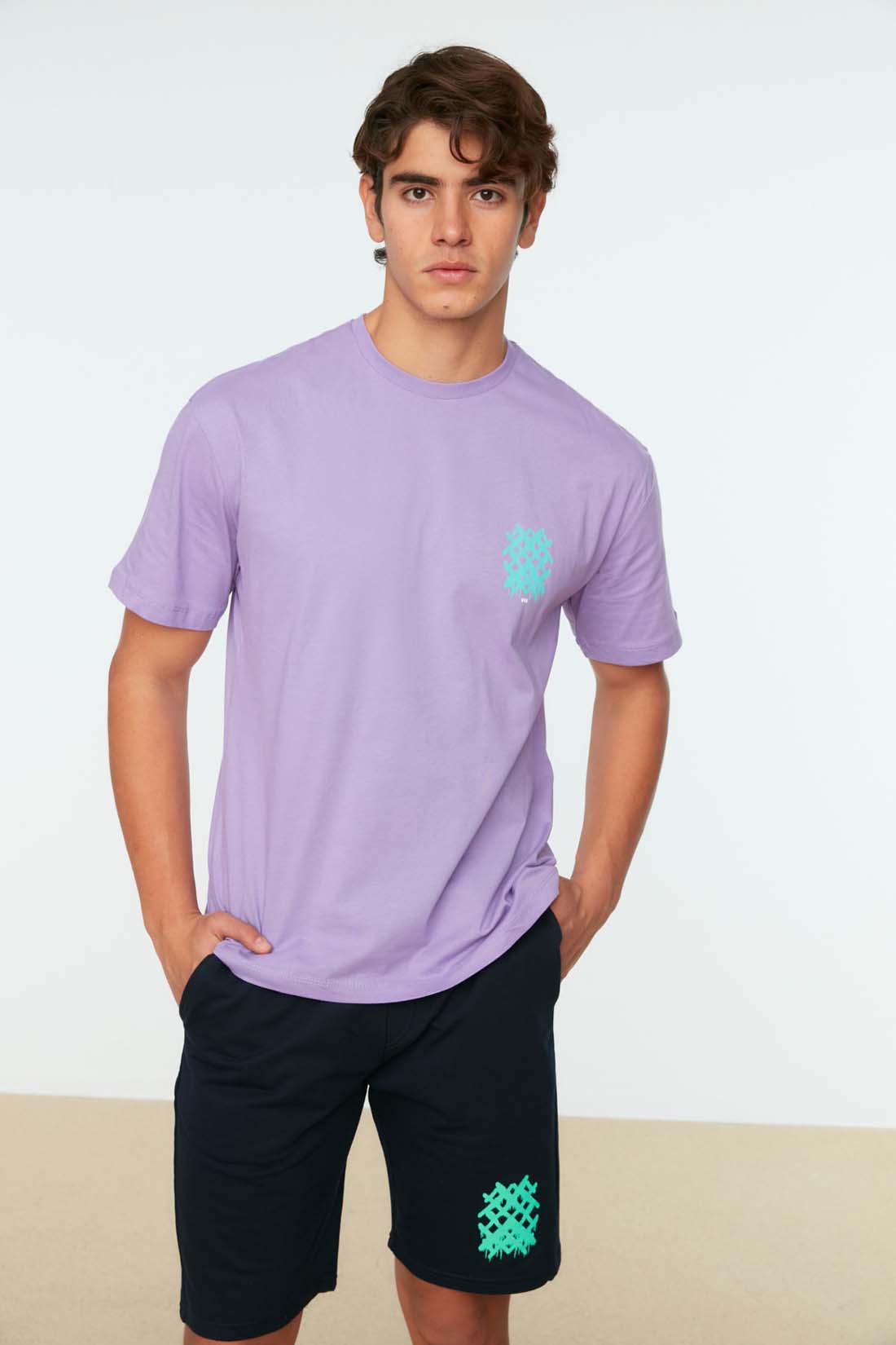 Футболка мужская Trendyol TMNSS20TS1036 фиолетовая M, Фиолетовый, trendyol TMNSS20TS1036
Футболка мужская Trendyol TMNSS20TS1036 фиолетовая M, Фиолетовый, trendyol TMNSS20TS1036