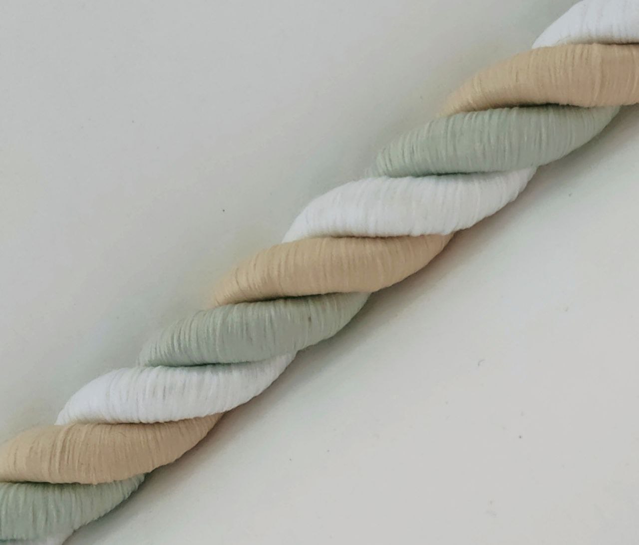 Шнур декоративный idealtex 15Ш-100-5.5, длина 100 м, диаметр 15 мм, Зеленый;бежевый;белый, 15Ш5.5
Шнур декоративный idealtex 15Ш-100-5.5, длина 100 м, диаметр 15 мм, Зеленый;бежевый;белый, 15Ш5.5